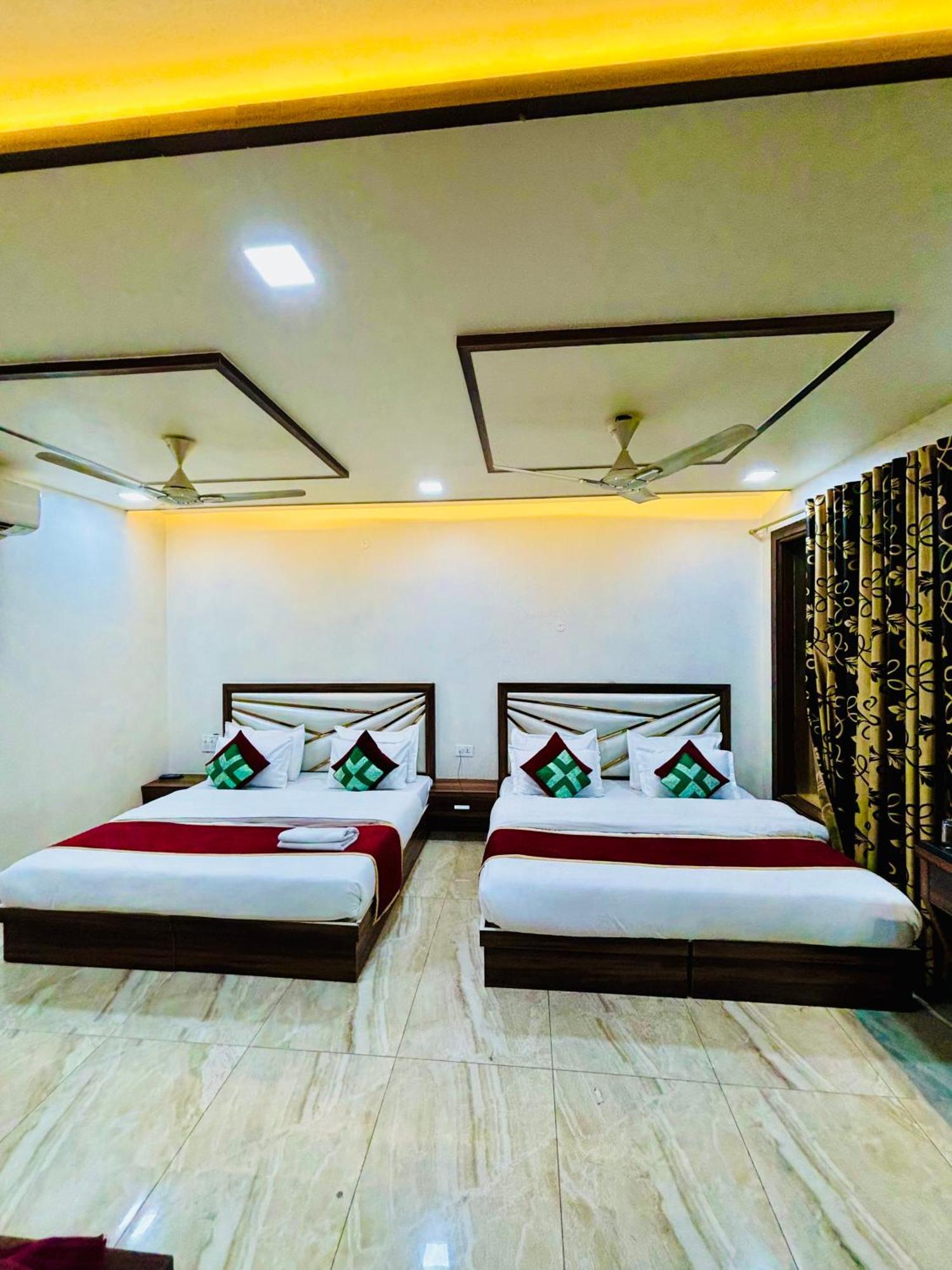 Crown Hotel Agra Near Taj Mahal Exterior photo